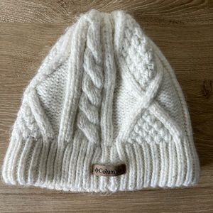 Women’s Columbia knit beanie